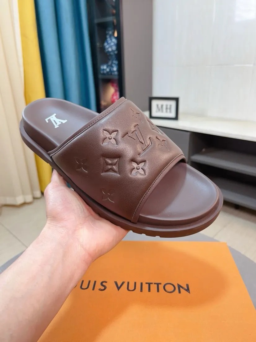 Men's shoes 💰360🌹🌹 (lv-Louis Vuitton) new men's sandals, high-end boutique, exquisite embossed logo decoration on the upper, fine workmanship, super soft soles, casual, loose and comfortable, a must-have in summer! \nsize：38-44